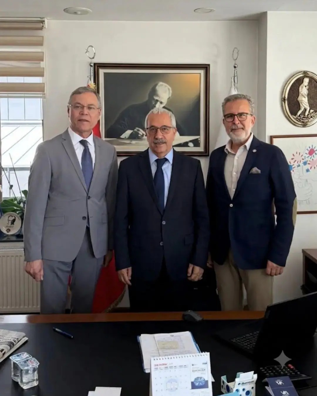UHY Türkiye ortaklarından YMM Sayın Şenol Çudin ve SMMM Sayın Süreyya Gündoğdu, İstanbul Yeminli Mali Müşavirler Odası'nın yeni başkanı Sayın İbrahim Aktan'ı makamında ziyaret ederek tebriklerini ilettiler.
